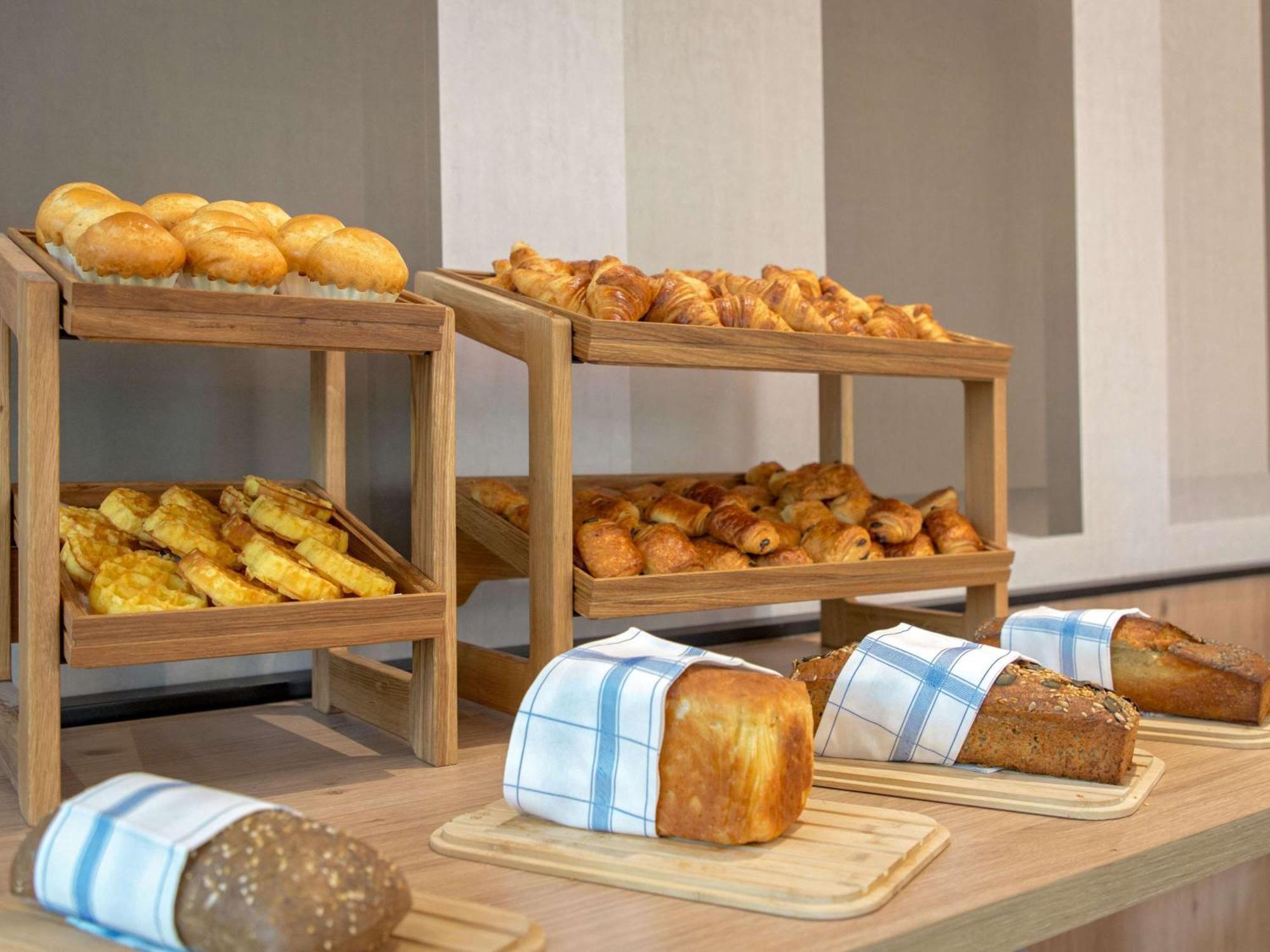 Novotel Pont De L'arc 4*