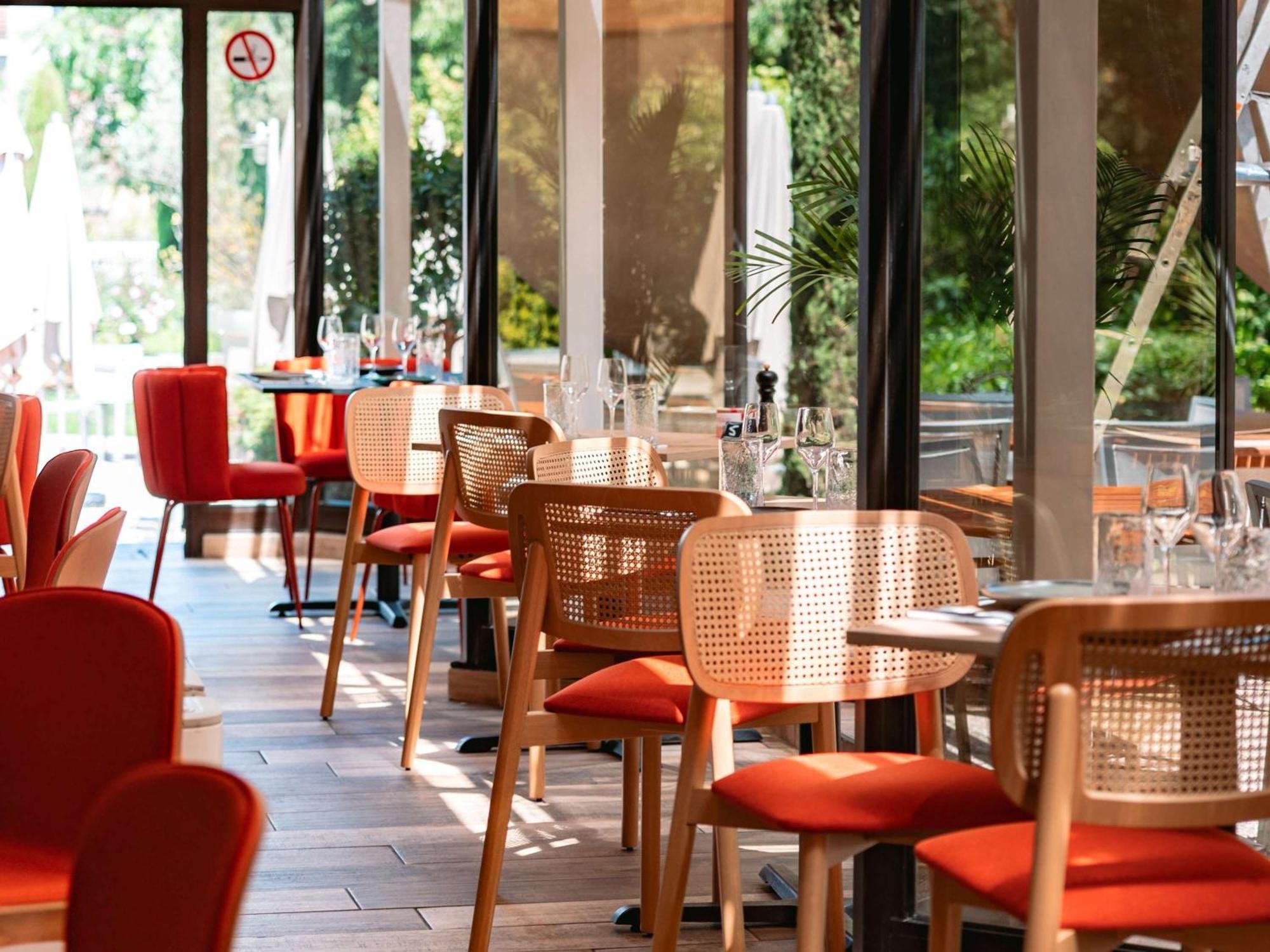 Hotel Novotel Pont De L'arc 4*