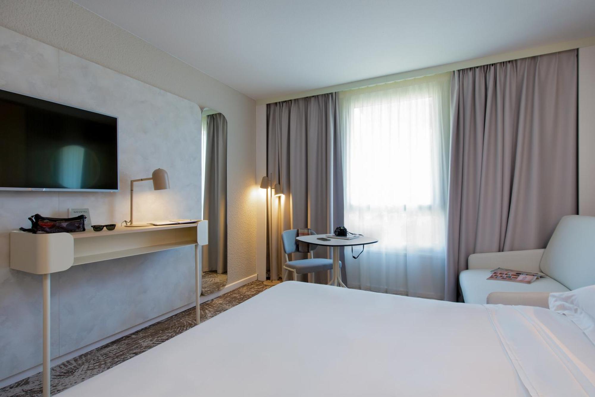 Novotel Pont De L'arc Hotel 4*