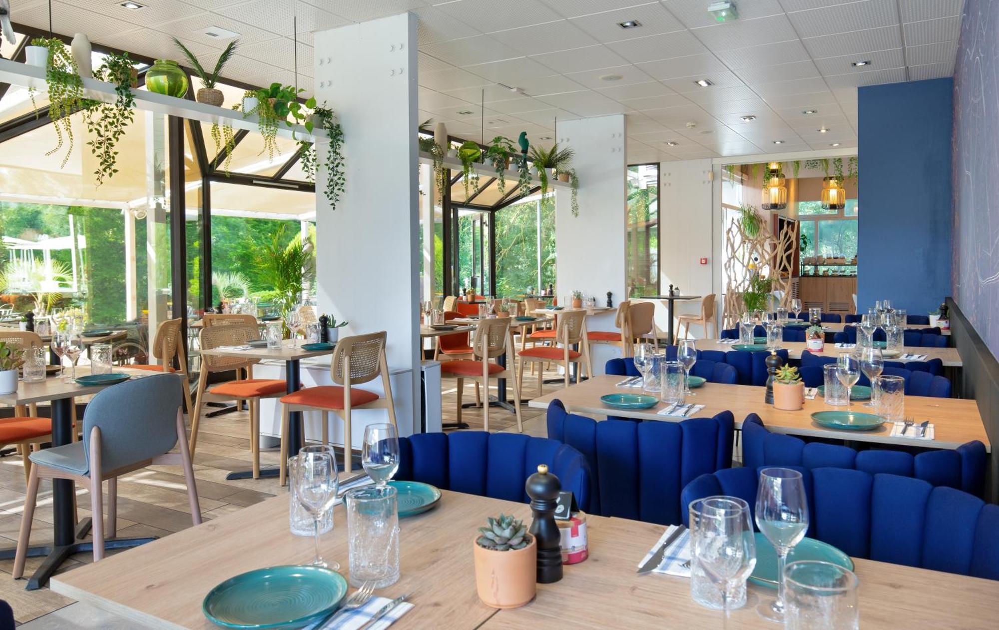 Hotel Novotel Pont De L'arc 4*