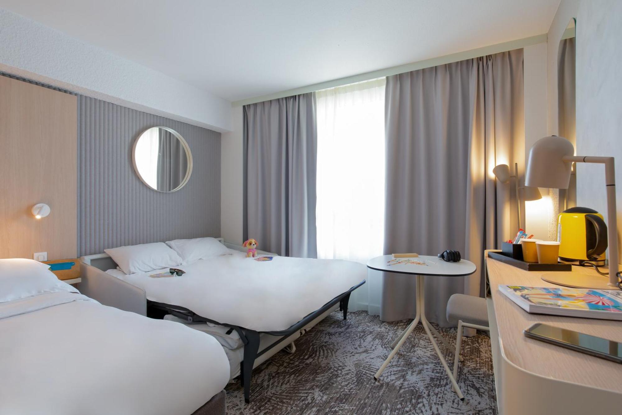 Novotel Pont De L'arc Hotel 4*