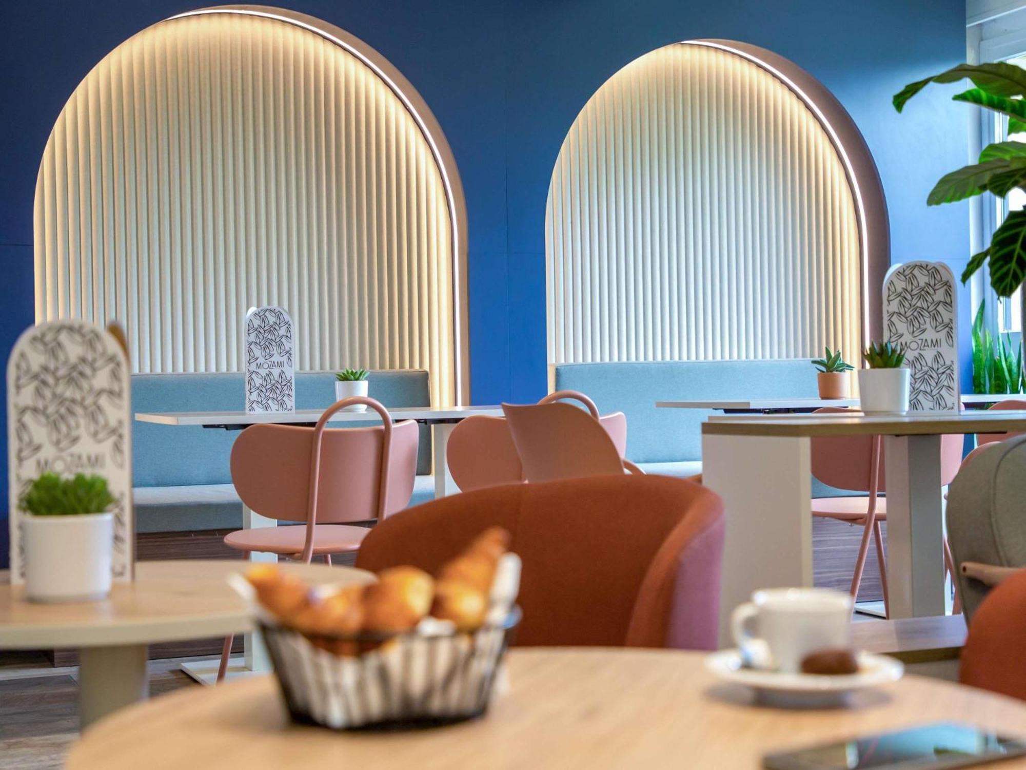 Novotel Pont De L'arc Hotel