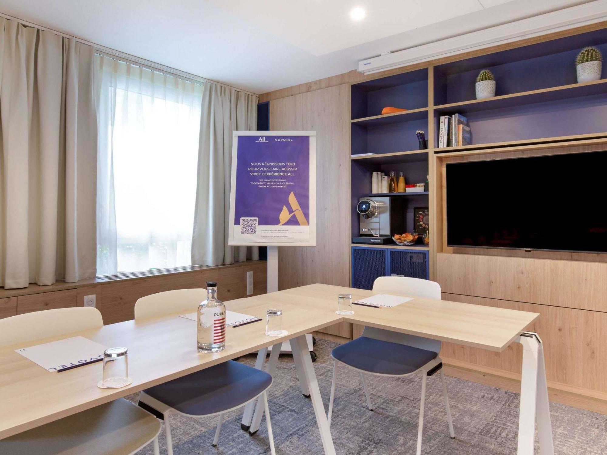 Novotel Pont De L'arc 4*